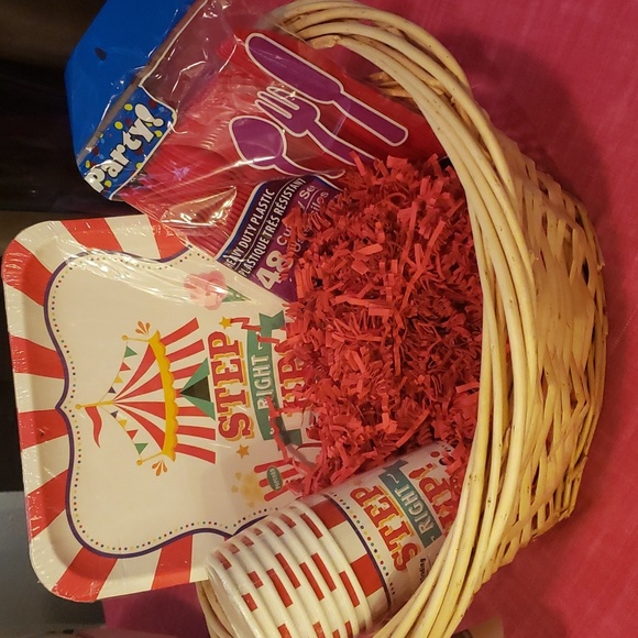 NWT Circus theme party basket - Picture 6 of 6